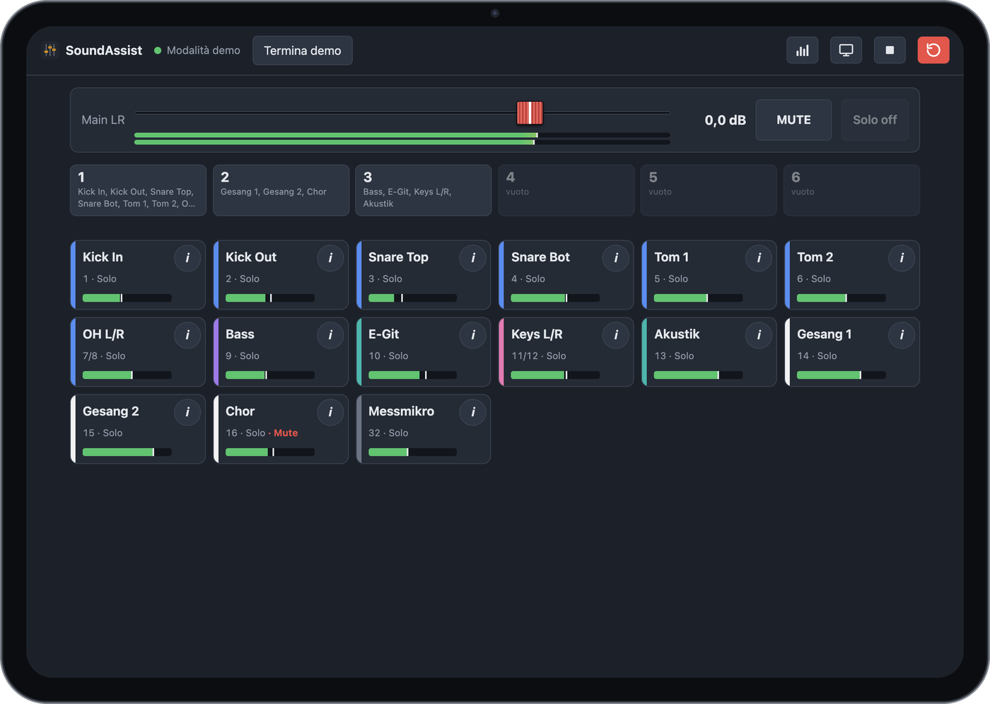 Vista palco su un iPad in orizzontale: fader Main LR con mute, Mute Group e grandi riquadri dei canali con solo e livello
